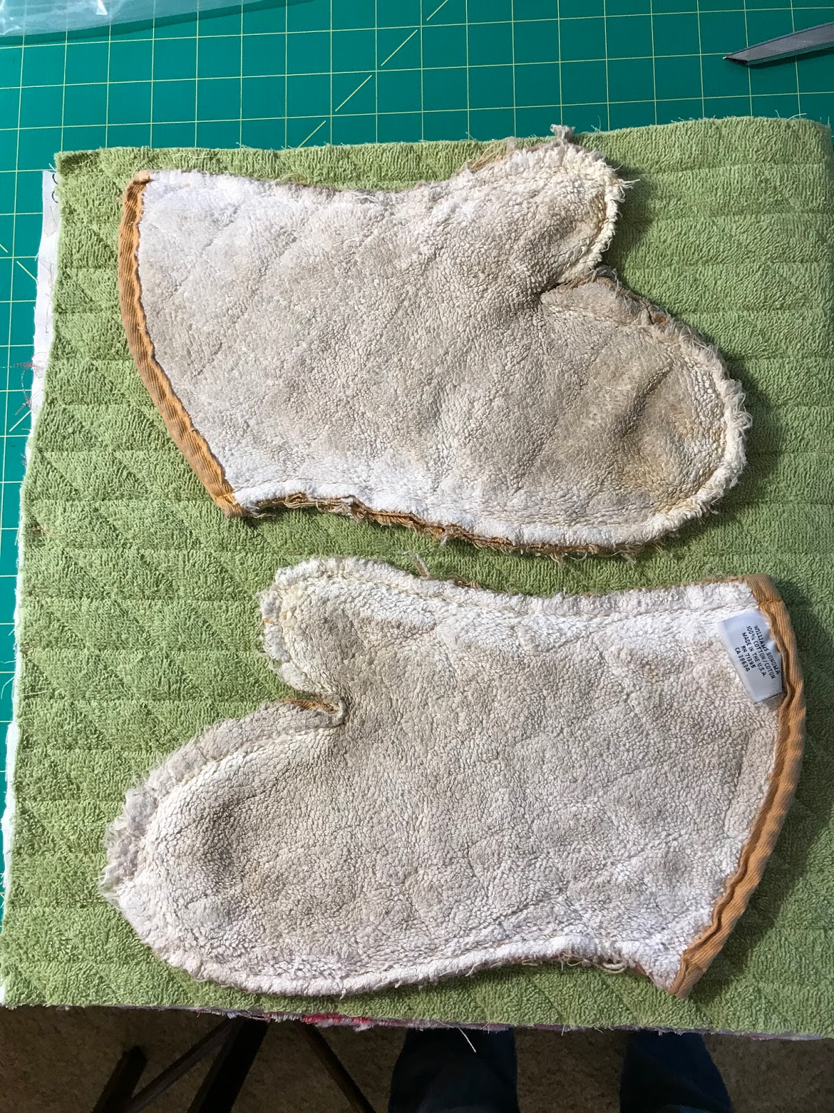 Rebecca Grace Quilting: In Which My Husband Sets My Oven Mitts On