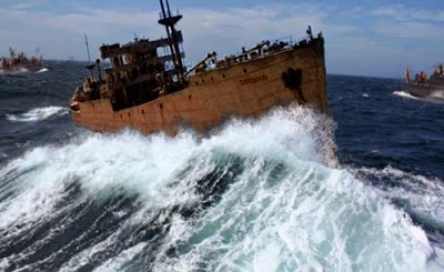 TRIÂNGULO DAS BERMUDAS TRIÂNGULO DAS BERMUDAS