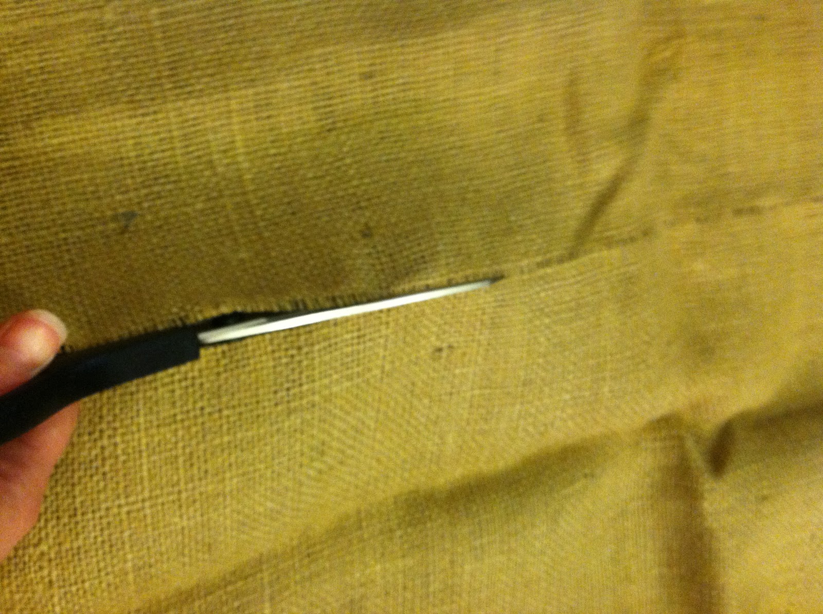 The Plaid Pineapple How to cut a straight edge on burlap