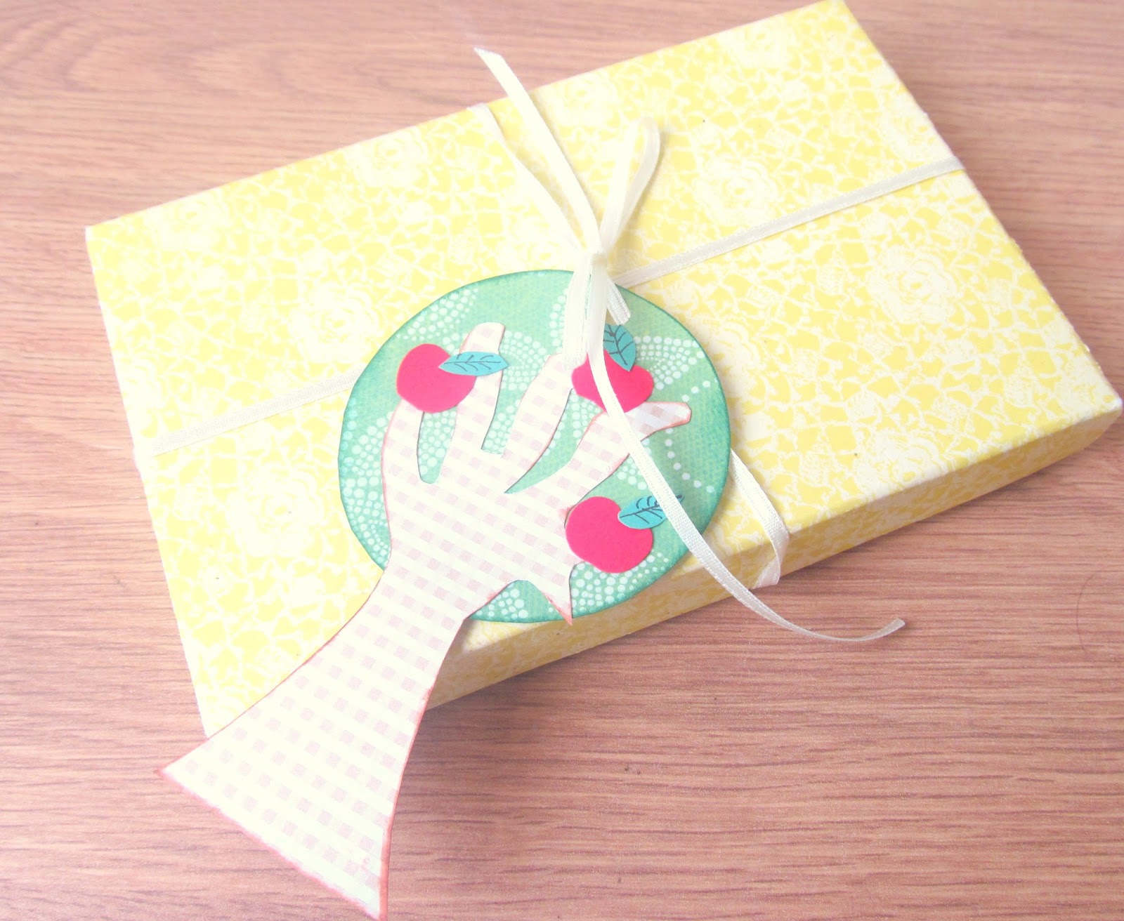 Pink Flamingo Handcrafting ...: Apple Tree Gift Tag Tutorial