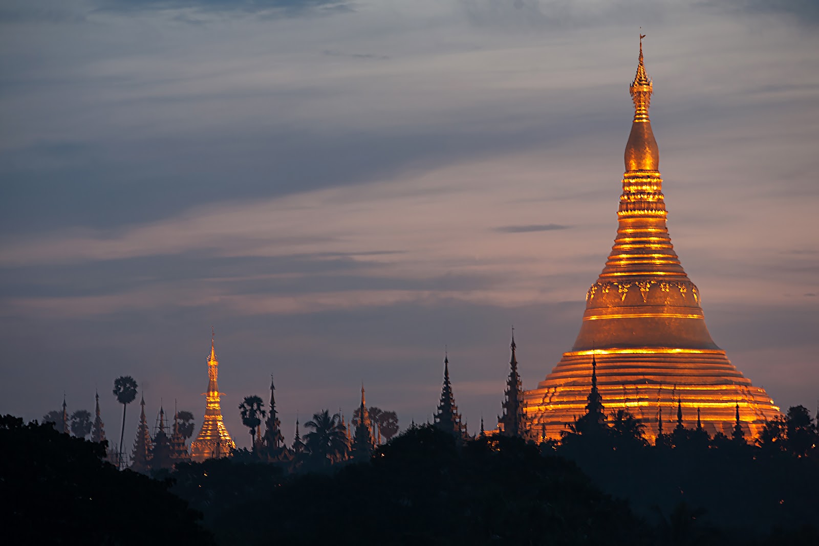 świątynia Shwedogon,pagoda od strony zachodniej świątynia Shwedogon,Myanmar,pagoda od strony zachodniej,Birma