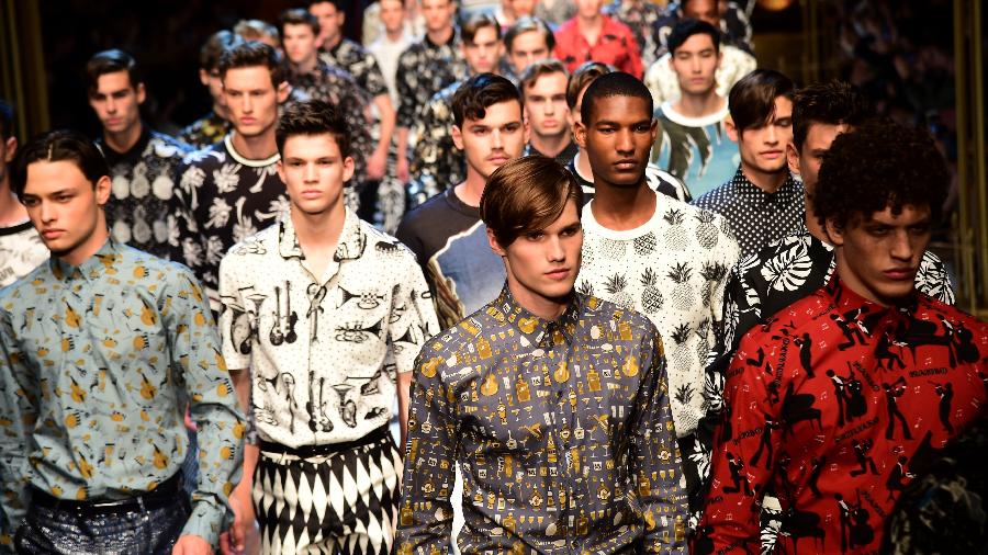 Botas com purpurina e estilo unissex marcam a Semana de Moda Masculina de Milão Botas com purpurina e estilo unissex marcam a Semana de Moda Masculina de Milão