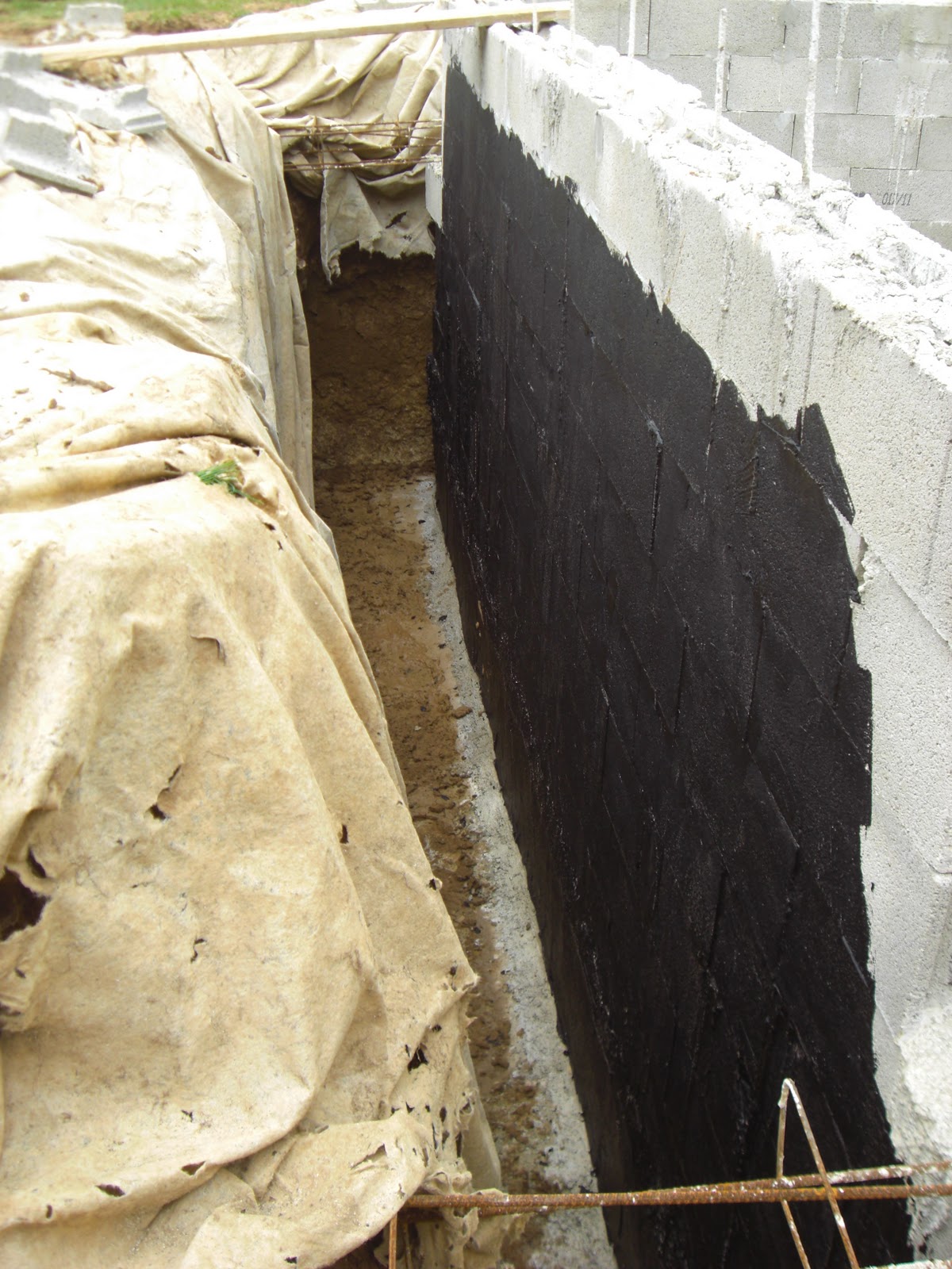 travauxadonf WE 2 AVRIL ETANCHEITE DES MURS AU GOUDRON