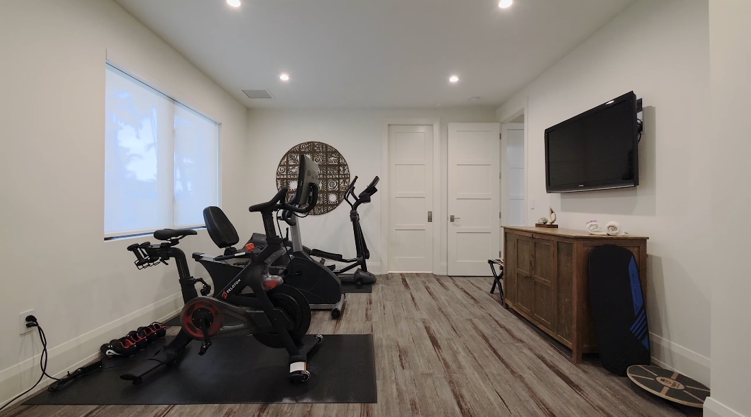 44 Photos vs. 919 S Southlake Dr, Hollywood, FL Luxury Home Interior Design Tour