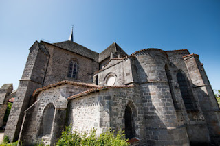 Fuente: https://t3.ftcdn.net/jpg/00/66/44/18/240_F_66441826_NhYwA1HjcAG98dKL5DZWAf8ZCQFvui37.jpg Saint Géraud d'Aurillac
