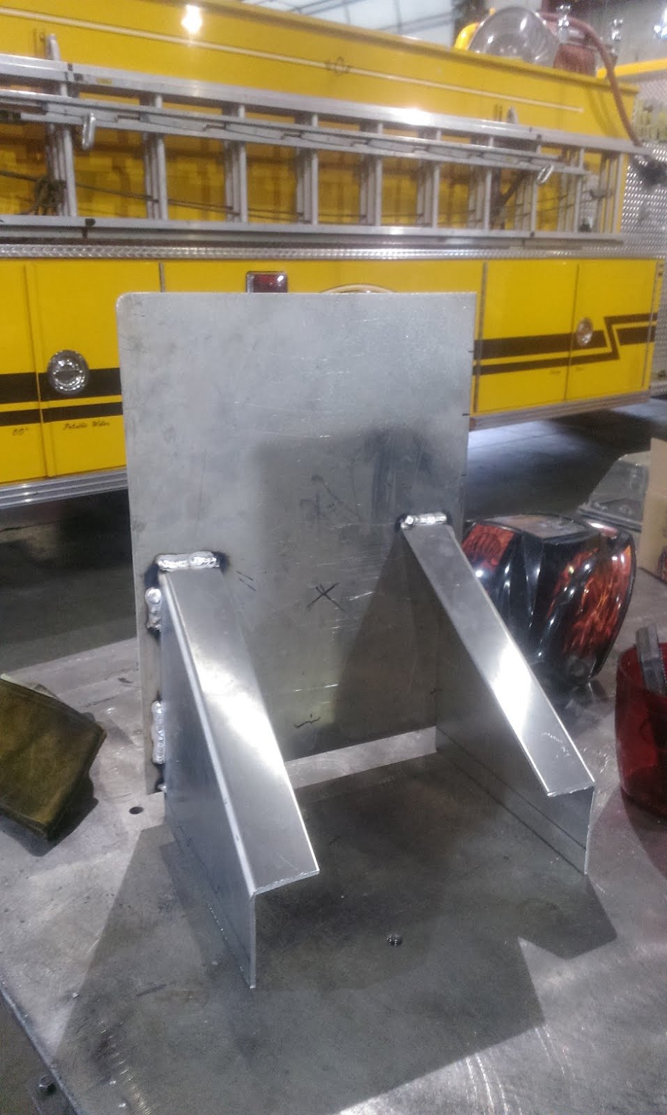 Intern 5.0 Custom Tool Box Table (5/306/3)