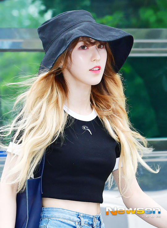 레드벨벳 웬디 사복에서의 찰떡 같은 모자 스타일링 모음.jpg | 인스티즈