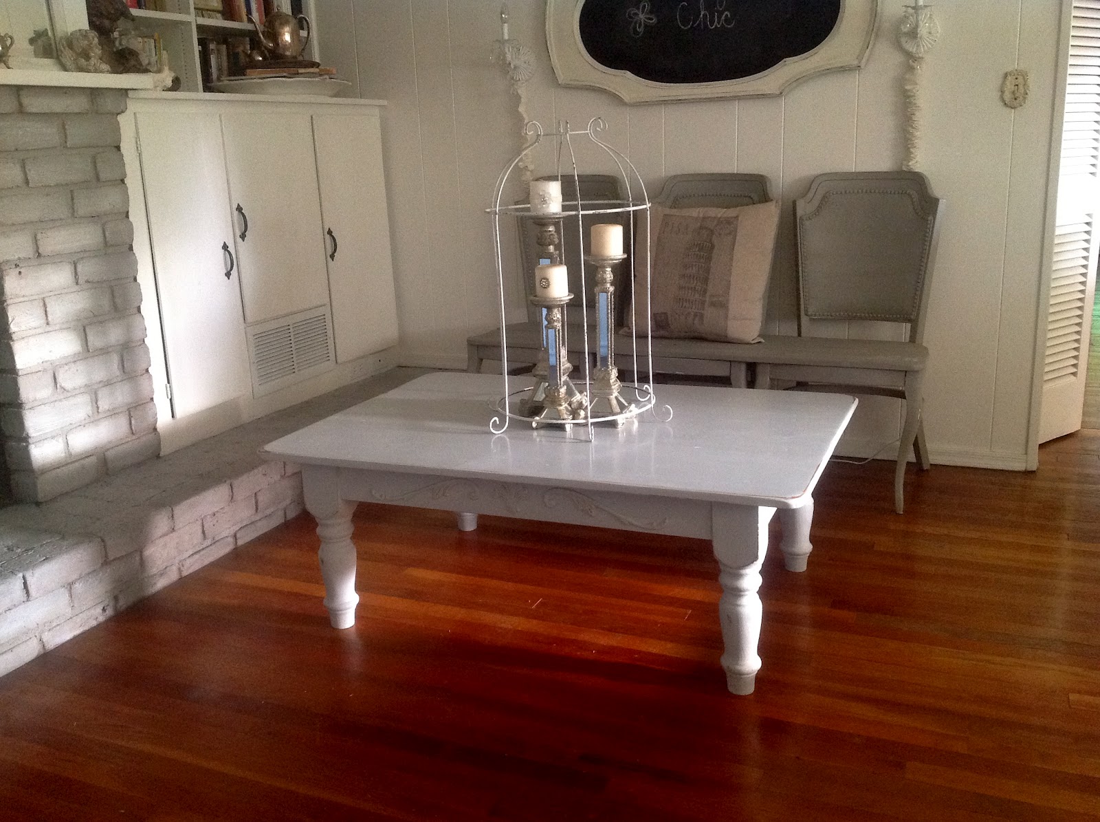 So French....by Jeanne Cottage style Coffee table!=)