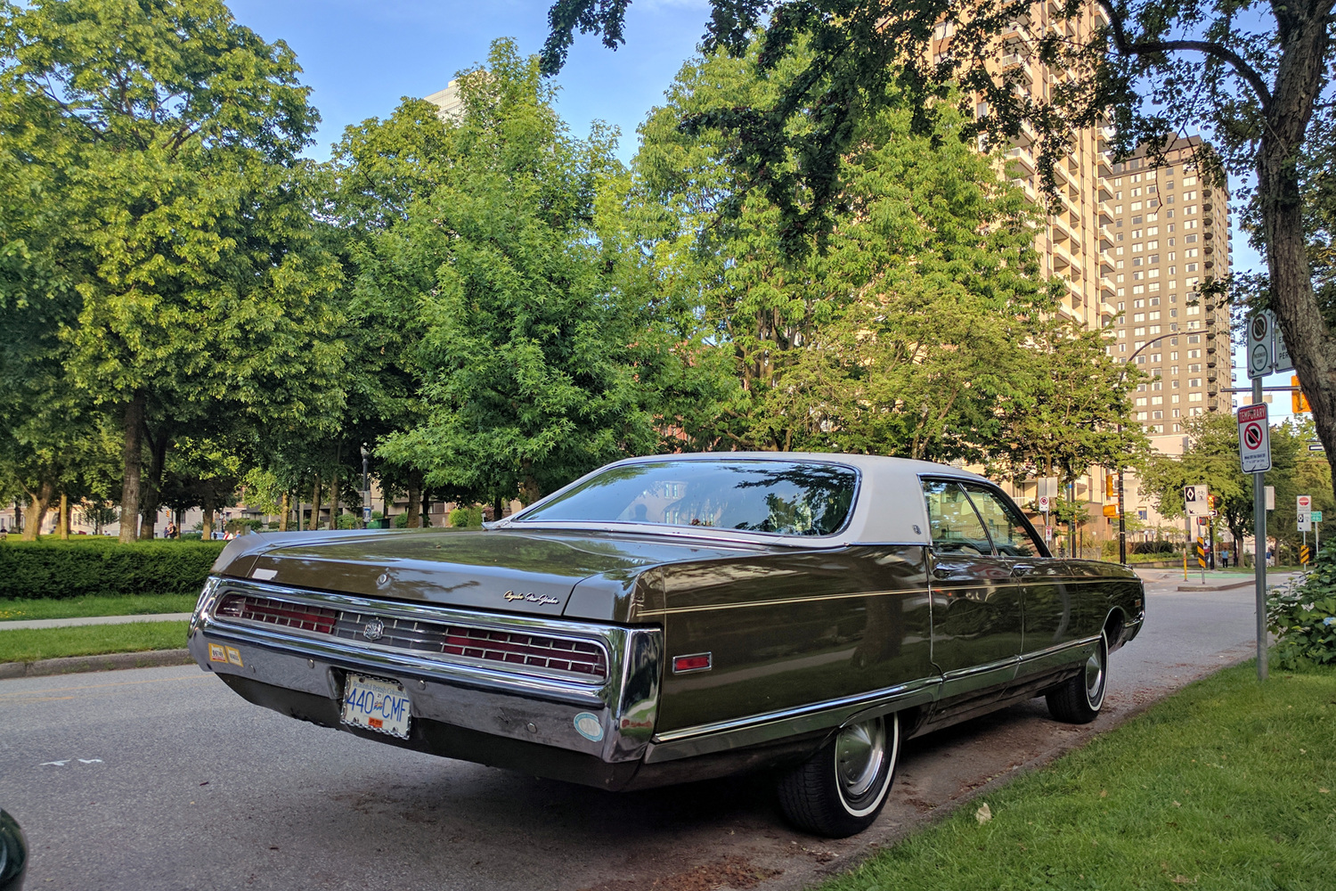 Old Parked Cars Vancouver 1970 Chrysler New Yorker jpg (1500x1000)
