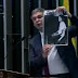 Golpe na democracia: Lindbergh faz discurso histórico.
