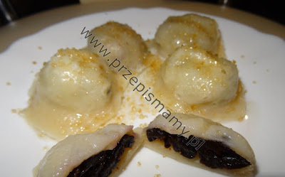 Pierogi z suszonymi śliwkami Pierogi z suszonymi śliwkami