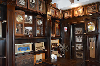 Antiques in coffee shop