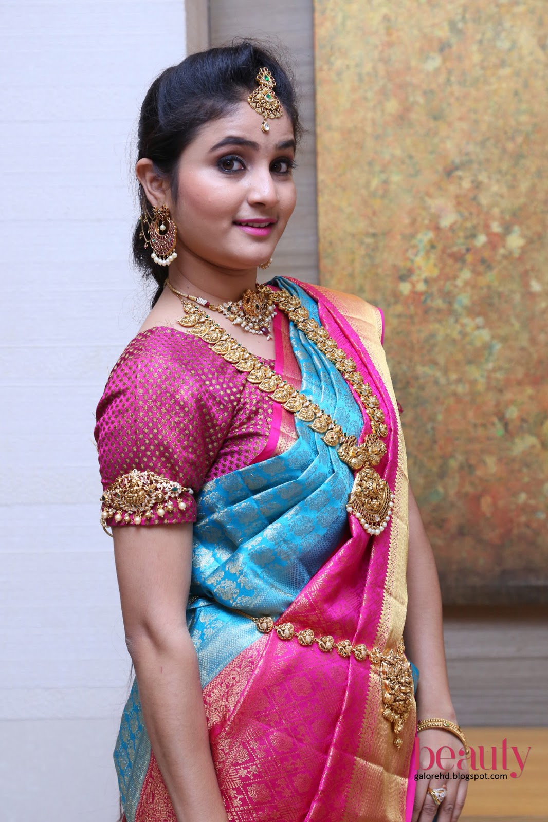 Beauty Galore HD : Model Basanthi at Manepally Jewellers Uncut Diamond ...