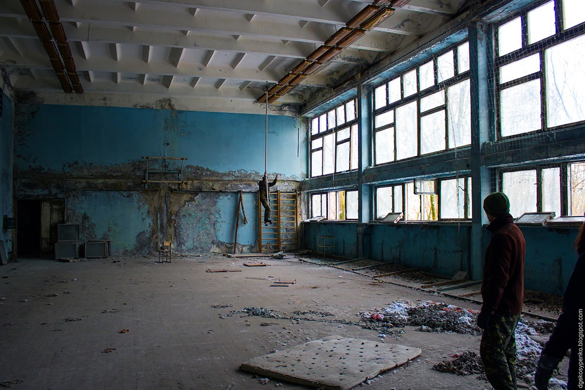 сирена эвакуации припять. припять психиатрическая больница. кибер кожа в припяти что это такое. здание госпиталя в припяти. киберкожа в припяти у человека.