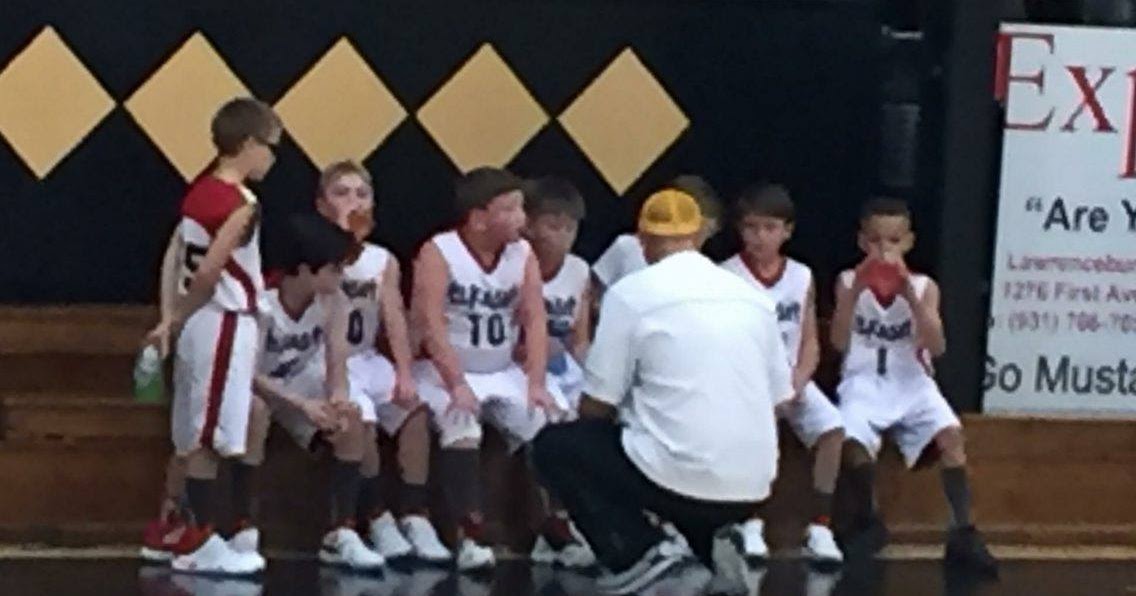 ELKMONT BASKETBALL FOURTH GRADE TRAVEL BALL TEAM