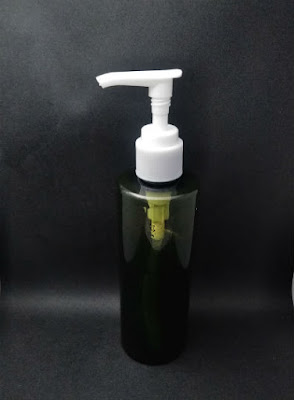 出来上がった炭酸カリウム水溶液をボトルに詰めて出来上がり!