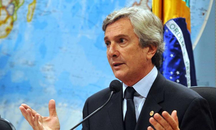 Collor desiste de disputar o governo de Alagoas