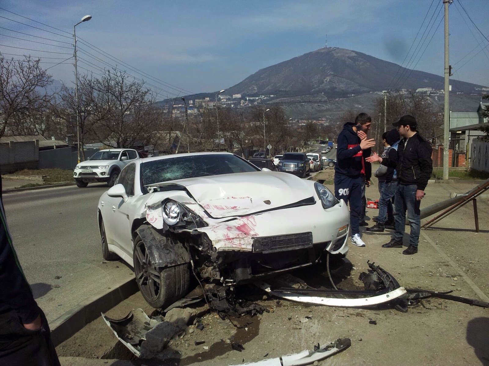 новости пятигорска происшествия последние. новости пятигорска происшествия последние. автомобильная авария пятигорск 25 марта. авария с ваз 2110 пятигорск. новости пятигорска происшествия последние.