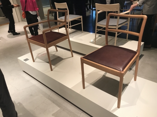 「クエ・ミー・ポンゴ?」を披露。バルセロナでマリア・ブリラスのワードローブを展示