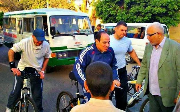 نشطاء فيس وتويتر تعليقًا على دراجة السيسي: "بلدي أوي ياحسين