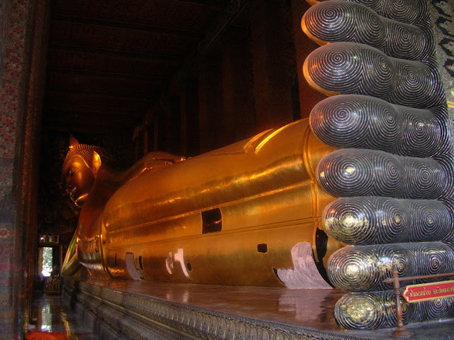 buddha disteso, wat pho, bangkok
