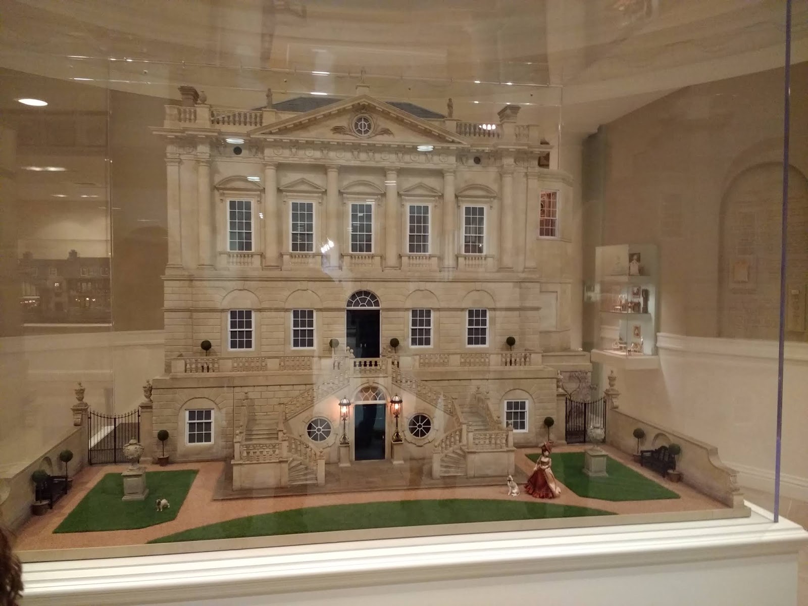 miniature dollhouse museum