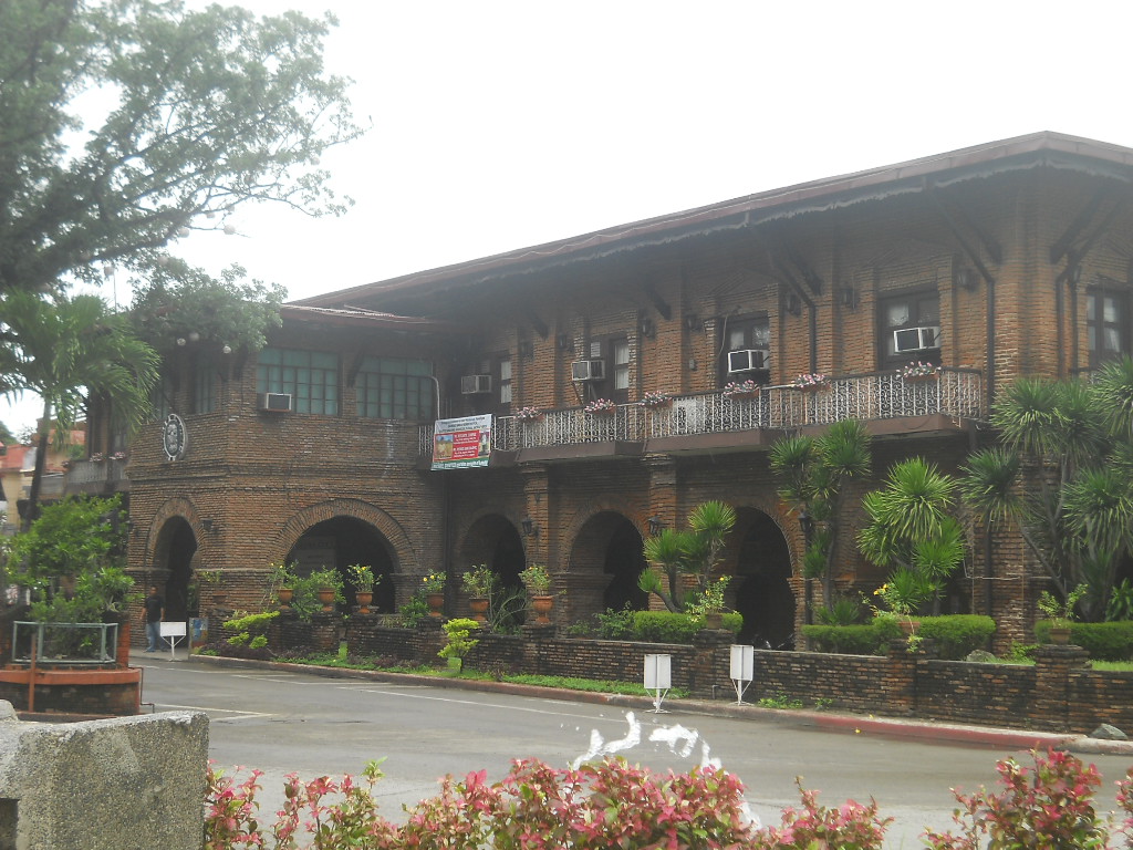 We Put Pictures Into Reality Captivating Laoag Strolling Time Laoag City Capitol Area