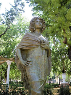 Sevilla - Estatua de la Duquesa de Alba 02