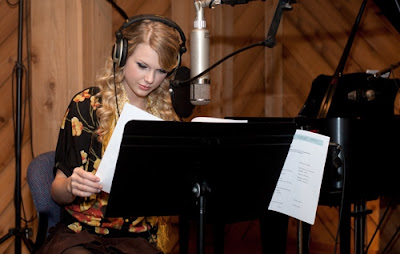 @InstaMag - Model Gigi Hadid has shared that singer Taylor Swift has started working on her follow-up to the "1989" album. taylor-swift-returns-to-studio