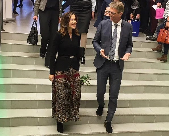 Crown Princess Mary visited Gistrup Nøvling School and at meeting of School Leaders. wore printed skirt and coat