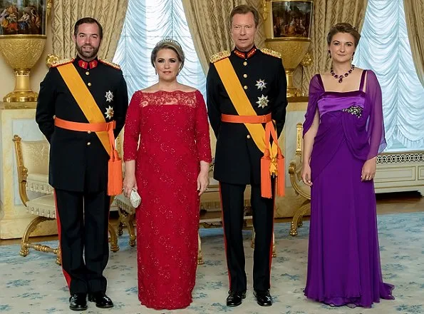 At the National Day gala, Maria Teresa wore the Belgian Scroll Tiara, Prenses Stephanie wore her butterfly tiara, diamond earring