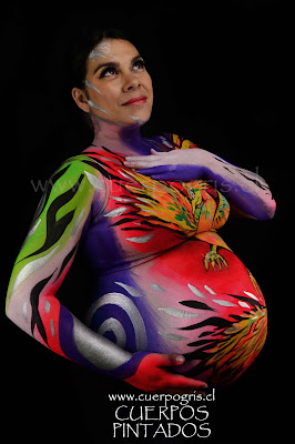 cuerpo pintado embarazada pareja