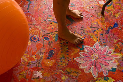 suelo pintado de colores