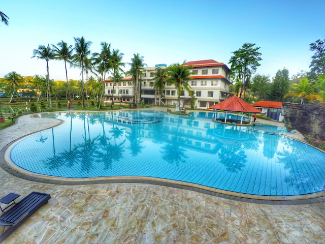 Pool Side Sijori Resort & Spa