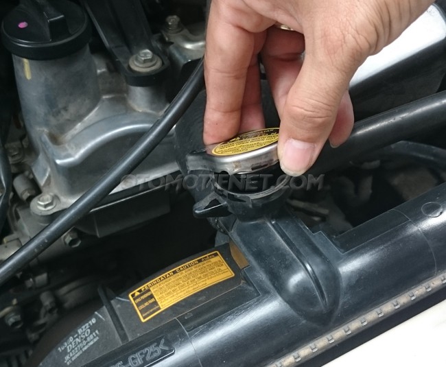 How to drain radiator water of Toyota Avanza Veloz with careful the supplement valves Auto