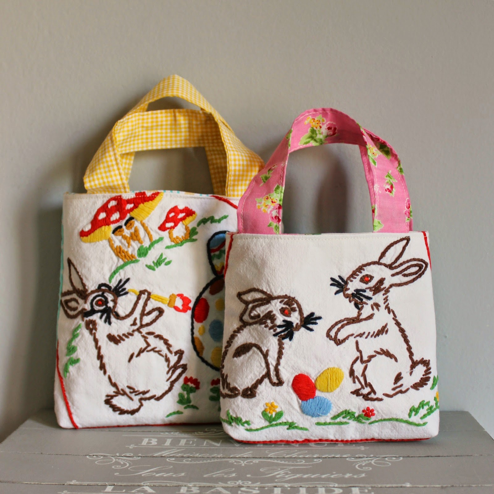 Roxy Creations: Hand embroidered vintage Easter Totes