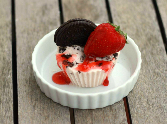 Helado Cremoso de Fresa y Oreo por www.cocinaconclau.com