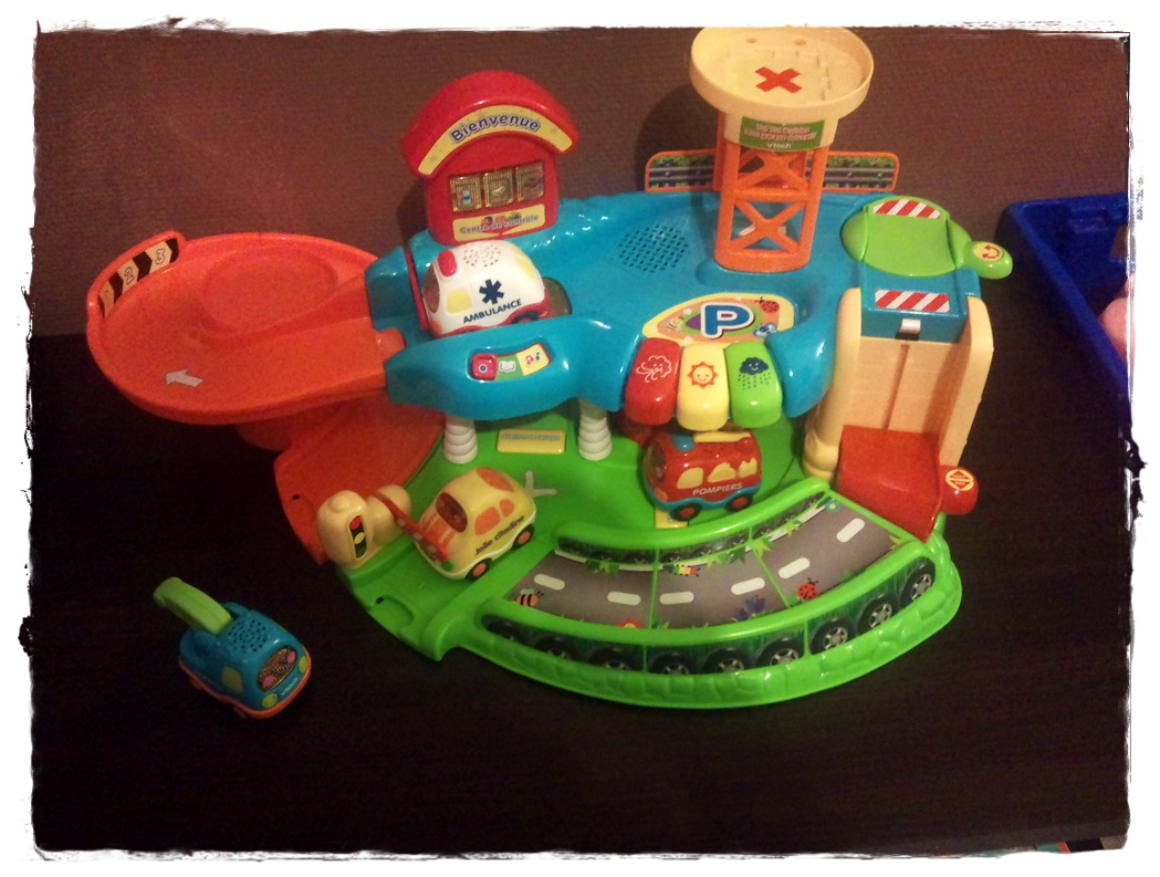 Tut Tut Bolide Centre De Contrôle Mademoiselle-Coralie: {Test} Tut Tut Bolides - Mon garage éducatif de Vtech