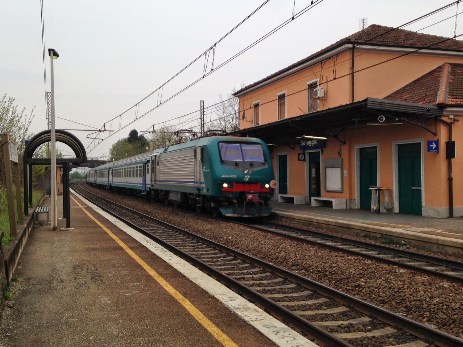 QUI SALUGGIA CARTOLINE DALLA STAZIONE FS DI SALUGGIA...