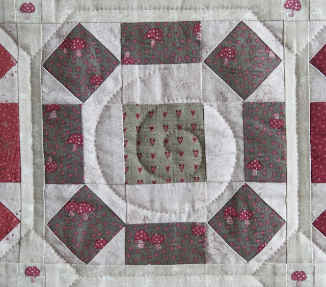 Christmas quilt - Rolling Stone traditional block - Lynette Anderson collections