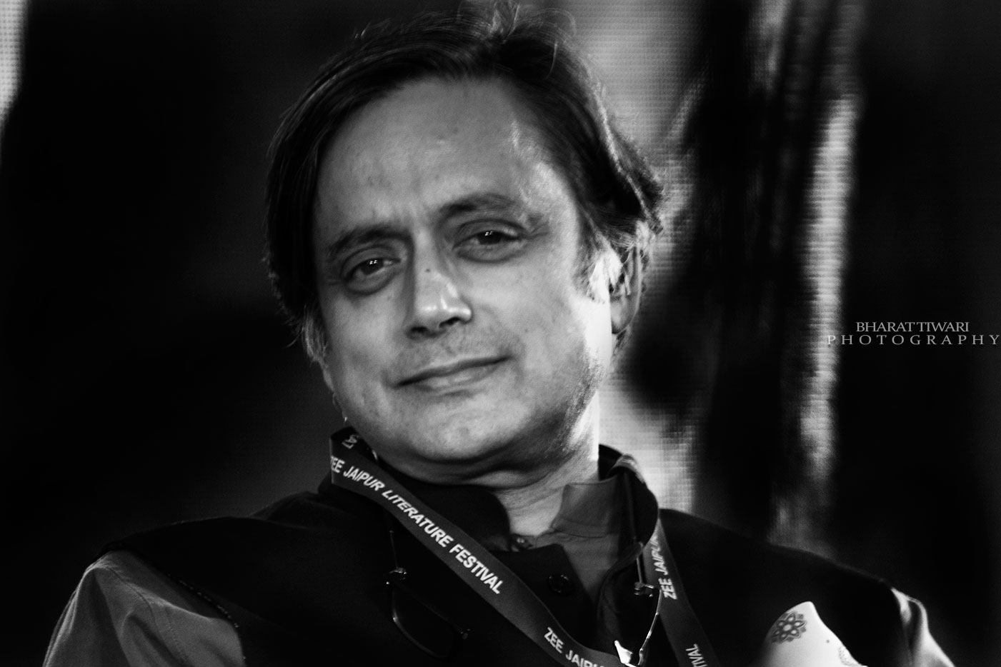 Shashi Tharoor quotes John F. Kennedy for Akhilesh-Rahul Gathbandhan