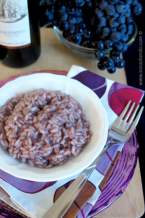 Risotto al vino rosso e uva ricetta - Red wine and grape risotto recipe