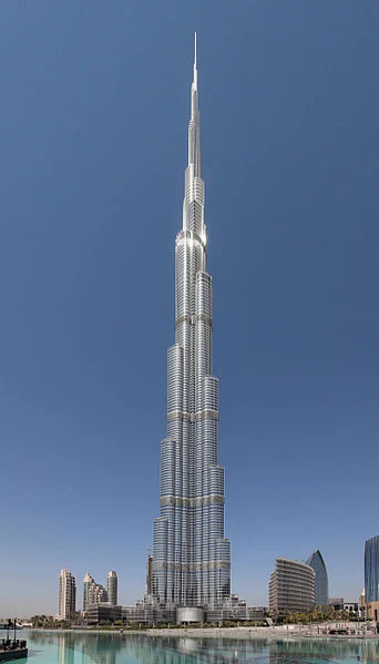 Burj Khalifa adalah struktur buatan manusia tertinggi di dunia.