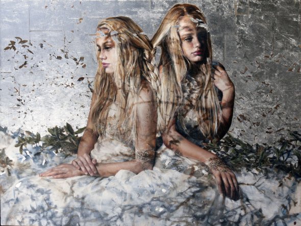 As surreais e oníricas pinturas prateadas com belas mulheres de June Stratton June Stratton arte pinturas tradicionais prateadas mulheres oníricas surreais sonhos emoção hiper-realista