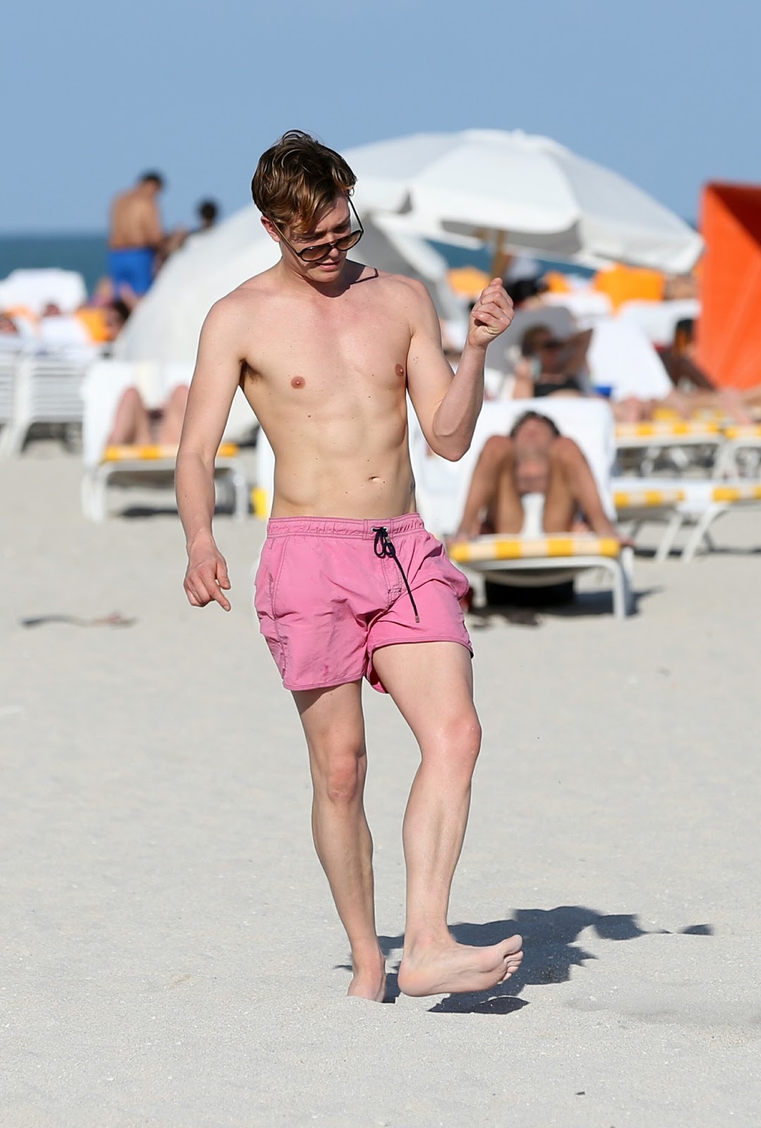 Ed Speleers Shows Off His Beach Body In Miami.