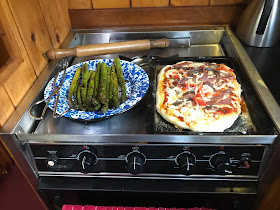 Boat Gourmet! Recipe for quick and easy pizza you can make on your boat