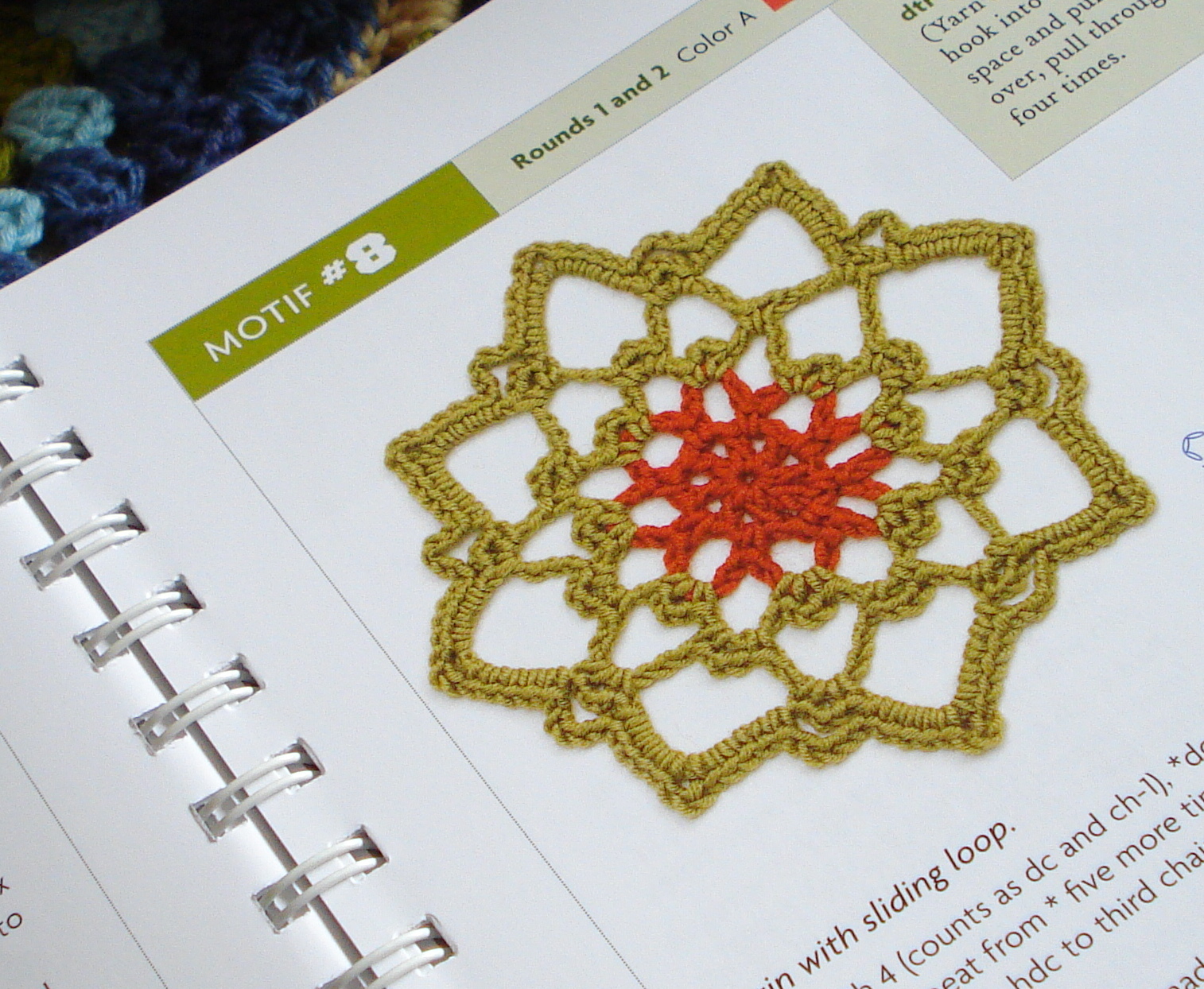 Beyond The Square Crochet Motifs (Más allá de los motivos de ganchillo