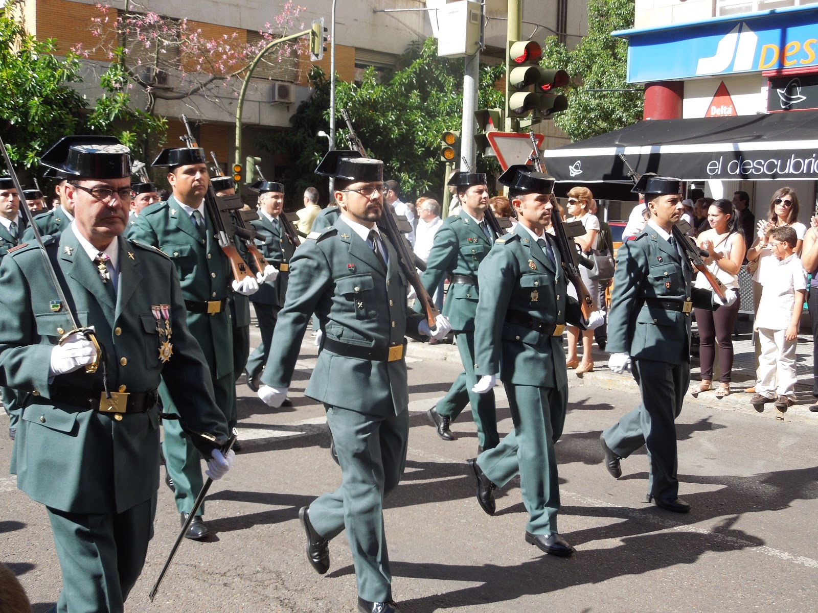 Extremadura militar Badajoz, Día de España, Día de la Guardia Civil.