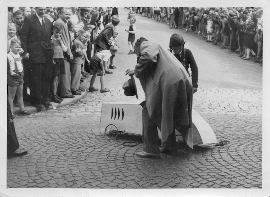 2. Bergsträßer Seifenkistlrennen 1951 - Fotos: Privatarchiv Klaus Hübner, Bensheim 2. Bergsträßer Seifenkistlrennen 1951 - Fotos: Privatarchiv Klaus Hübner, Bensheim