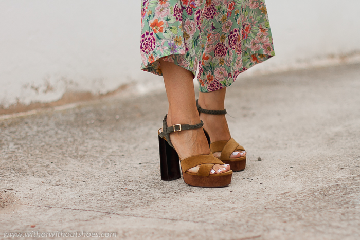 Influencer blogger adicta a los zapatos bonitos de marcas de lujo